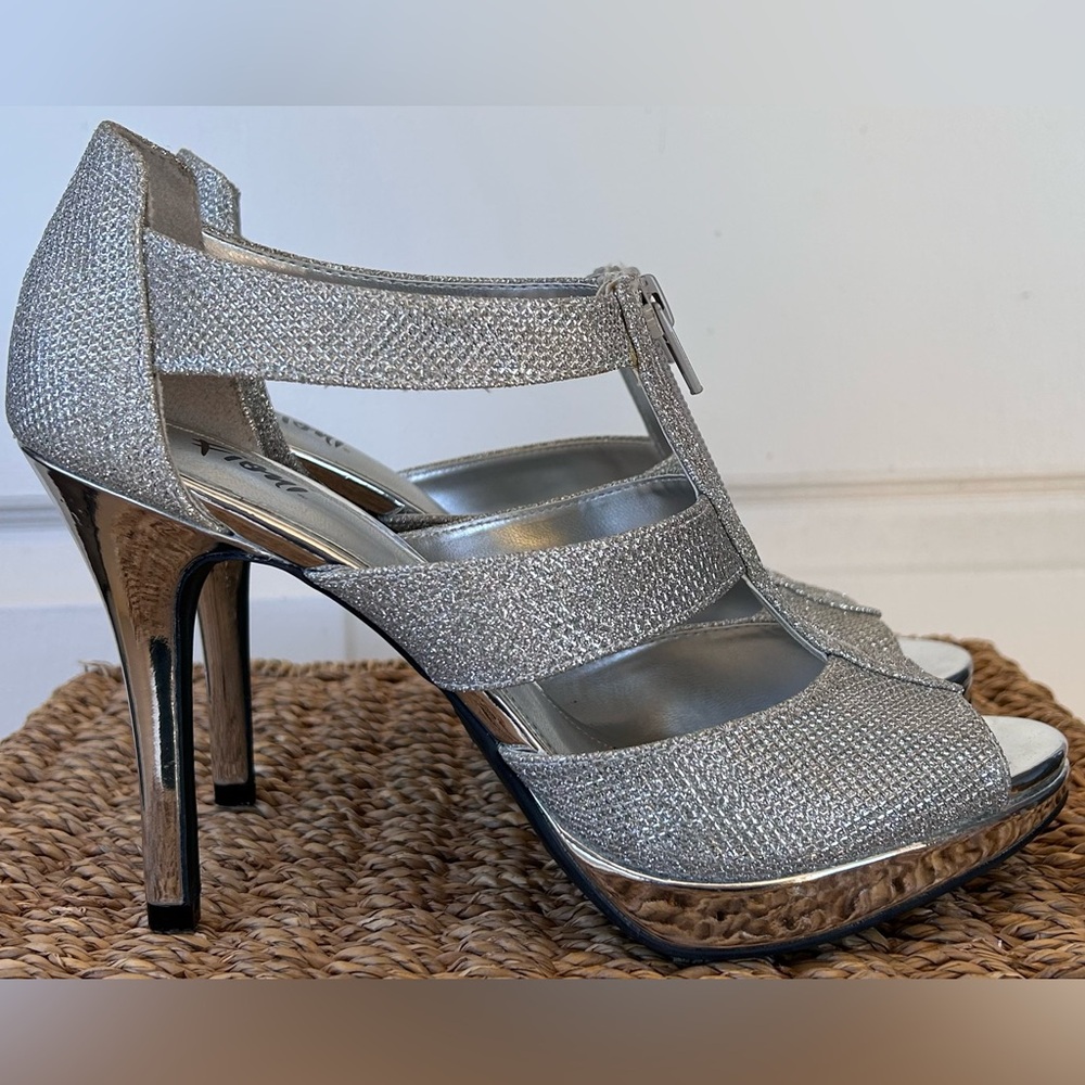 Fioni Brand Women’s Sparkly Stiletto Heel Shoes Silver Sz 8‎